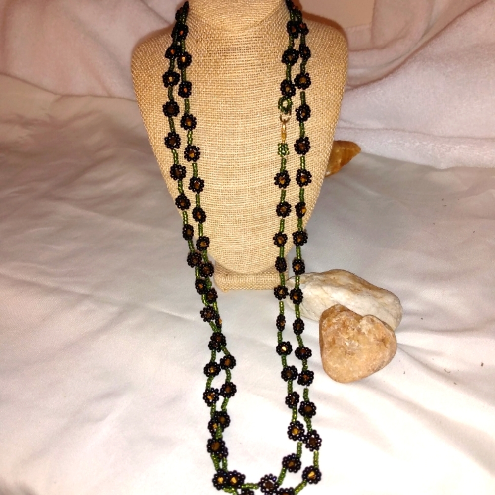 COPY - Handmade beaded Daisy chain necklace. N38